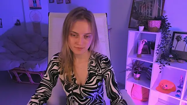 KiraMontoya online show from March 22, 2025, 5:09 pm