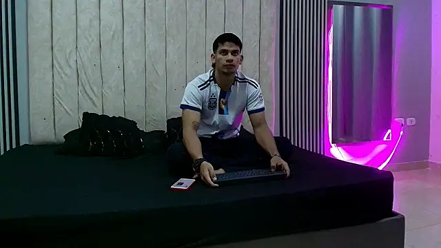 ANDRES STUD online show from September 22, 2025, 4:25 am