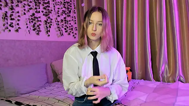 Snapshot of margorazentals chatting on March 6, 2025, 6:37 pm margorazentals online show from March 6, 2025, 6:37 pm