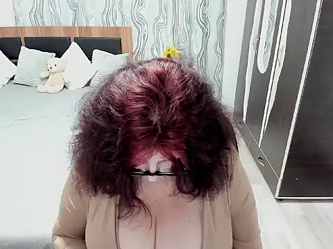 NoraJohnson6 online show from February 12, 2025, 12:01 pm