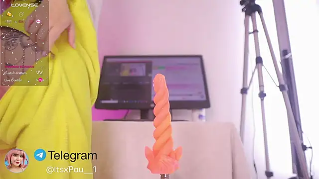 Neekito  online show from November 28, 2025, 2:14 am