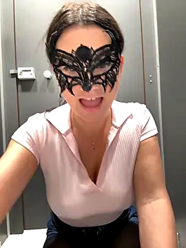 Loveblackzilla online show from November 14, 2025, 1:43 pm