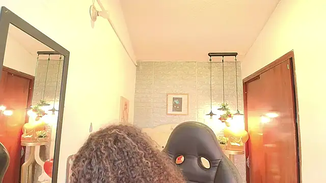 tylla  online show from February 28, 2025, 3:26 am