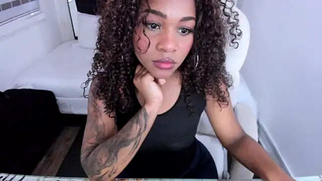 tylla  online show from March 14, 2025, 7:01 pm