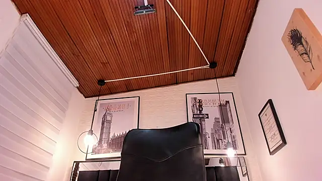 tylla  online show from September 24, 2025, 2:59 am