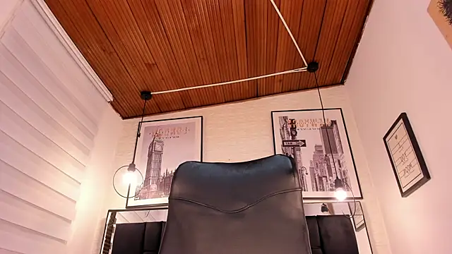 tylla  online show from October 10, 2025, 4:11 am