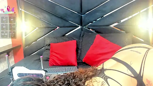 Snapshot of IVISBOUNCYASS chatting on November 4, 2025, 1:10 pm IVISBOUNCYASS online show from November 4, 2025, 1:10 pm