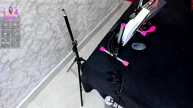 Snapshot of IVISBOUNCYASS chatting on November 10, 2025, 12:15 pm IVISBOUNCYASS online show from November 10, 2025, 12:15 pm