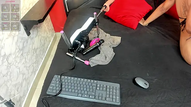 Snapshot of IVISBOUNCYASS chatting on November 28, 2025, 12:41 pm IVISBOUNCYASS online show from November 28, 2025, 12:41 pm