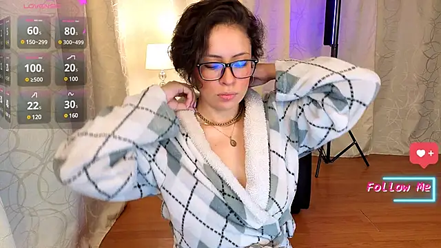 sophia dumont online show from February 23, 2025, 2:07 am