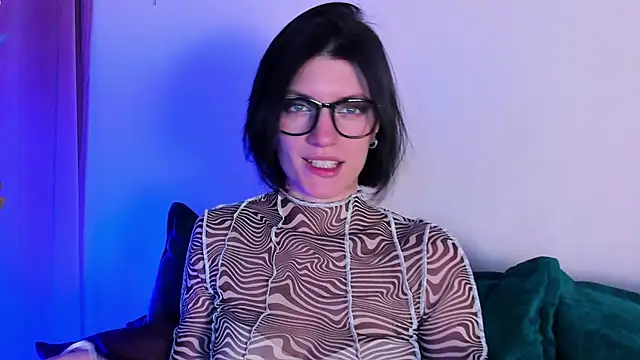 Snapshot of roxy_riot_ chatting on February 7, 2025, 7:29 am roxy riot online show from February 7, 2025, 7:29 am