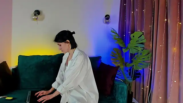 Snapshot of roxy_riot_ chatting on February 15, 2025, 1:21 am roxy riot online show from February 15, 2025, 1:21 am