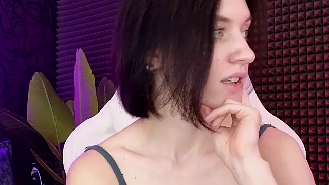 Snapshot of roxy_riot_ chatting on March 10, 2025, 7:32 am roxy riot online show from March 10, 2025, 7:32 am