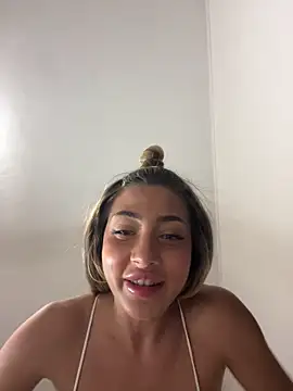 BonyBon29 online show from February 13, 2025, 4:07 pm