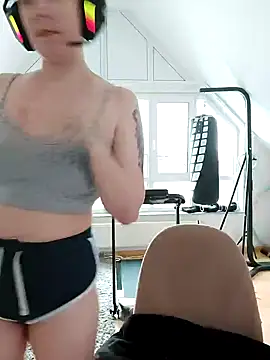 Snapshot of Gamergirl-Linela chatting on March 21, 2025, 4:51 pm Gamergirl-Linela online show from March 21, 2025, 4:51 pm
