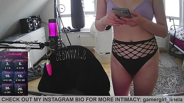 Snapshot of Gamergirl-Linela chatting on September 12, 2025, 3:34 pm Gamergirl-Linela online show from September 12, 2025, 3:34 pm