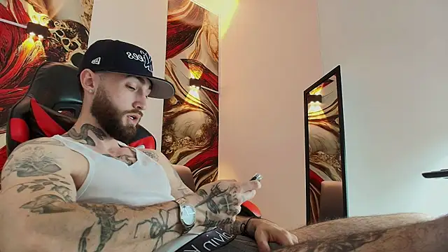 Luke davis01 online show from November 4, 2025, 1:32 pm