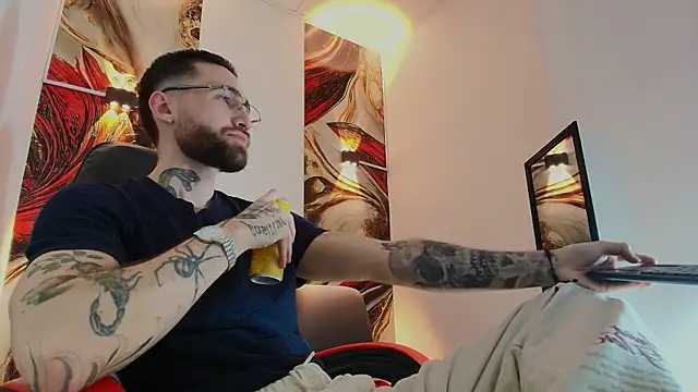 Luke davis01 online show from December 2, 2025, 1:17 pm