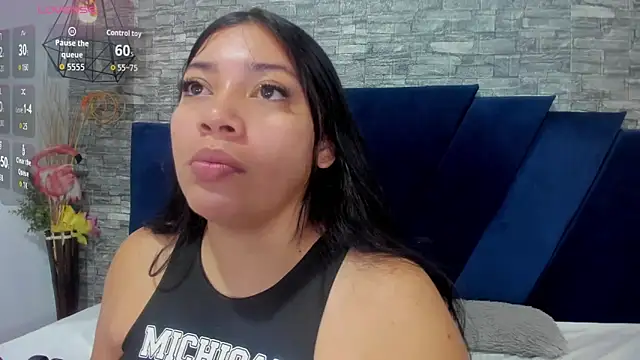 Snapshot of Sophia_Brunett chatting on November 14, 2025, 12:15 pm Sophia Brunett online show from November 14, 2025, 12:15 pm