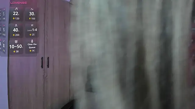 Snapshot of Cloee_Rainbow1 chatting on December 4, 2025, 11:52 am Cloee Rainbow1 online show from December 4, 2025, 11:52 am