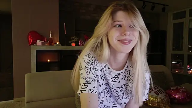 Snapshot of Bella_amory chatting on February 16, 2025, 6:54 pm Bella amory online show from February 16, 2025, 6:54 pm