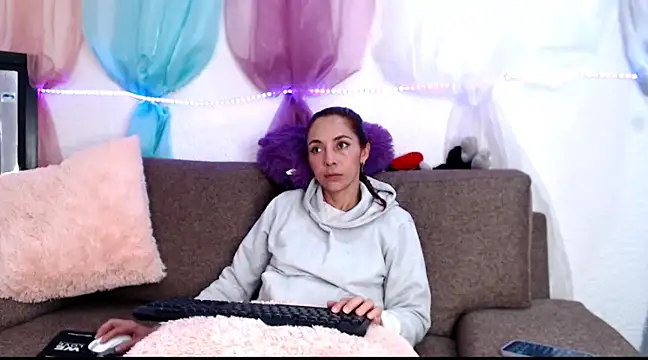 Snapshot of alisonandree chatting on February 17, 2025, 5:21 pm alisonandree online show from February 17, 2025, 5:21 pm