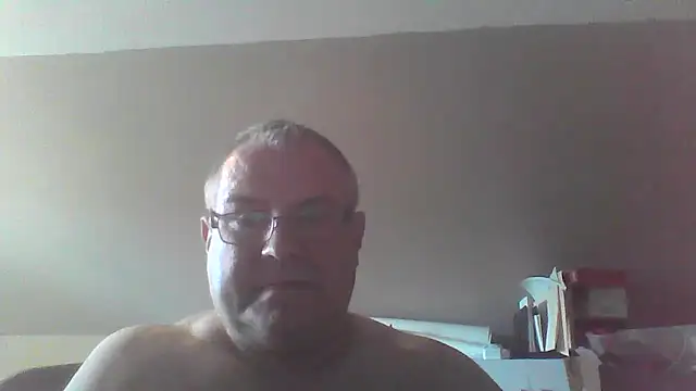 Snapshot of mkestr69 chatting on October 1, 2025, 5:19 pm mkestr69 online show from October 1, 2025, 5:19 pm