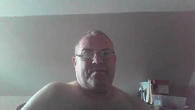 Snapshot of mkestr69 chatting on October 14, 2025, 4:30 pm mkestr69 online show from October 14, 2025, 4:30 pm
