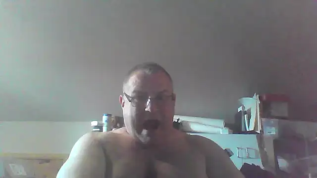 Snapshot of mkestr69 chatting on October 15, 2025, 7:47 pm mkestr69 online show from October 15, 2025, 7:47 pm