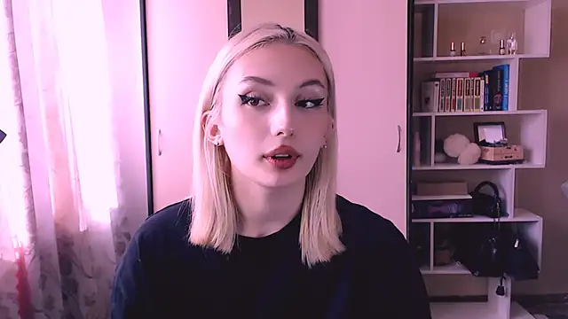 Snapshot of beauty_blonde chatting on March 6, 2025, 4:41 am beauty blonde online show from March 6, 2025, 4:41 am