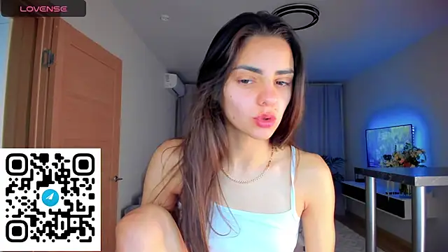 EmiliaZen online show from October 27, 2025, 5:39 pm