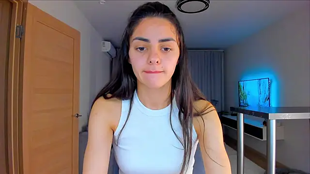 EmiliaZen online show from November 10, 2025, 2:49 pm