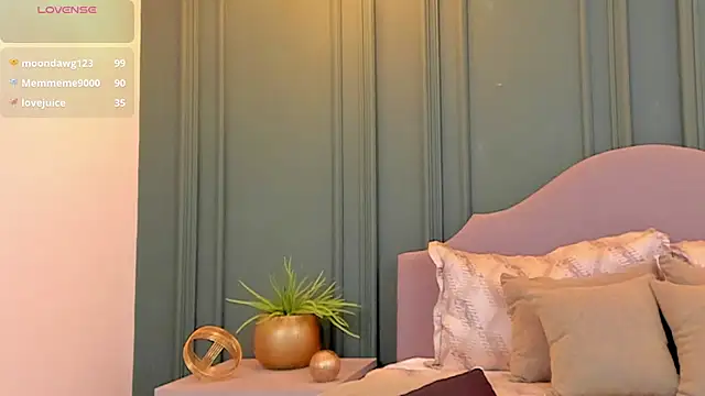 KiimCollins online show from March 2, 2025, 7:45 pm