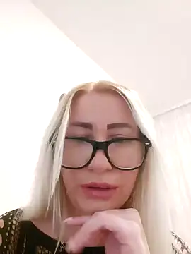 Snapshot of visnjica chatting on February 13, 2025, 10:33 pm visnjica online show from February 13, 2025, 10:33 pm