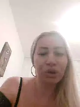 Snapshot of visnjica chatting on February 24, 2025, 10:25 pm visnjica online show from February 24, 2025, 10:25 pm