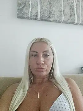 Snapshot of visnjica chatting on September 14, 2025, 4:39 pm visnjica online show from September 14, 2025, 4:39 pm