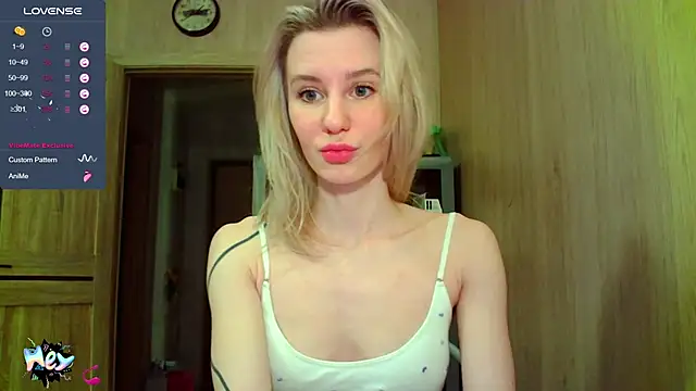 Snapshot of Caramel_piegirl chatting on February 17, 2025, 5:32 pm Caramel piegirl online show from February 17, 2025, 5:32 pm