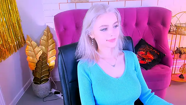 Snapshot of LeonaStane chatting on February 7, 2025, 9:48 pm LeonaStane online show from February 7, 2025, 9:48 pm