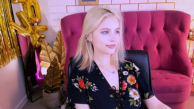 Snapshot of LeonaStane chatting on February 27, 2025, 5:04 pm LeonaStane online show from February 27, 2025, 5:04 pm