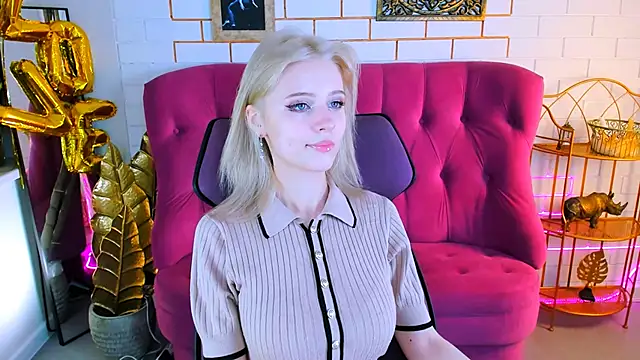 LeonaStane online show from November 8, 2025, 5:01 pm