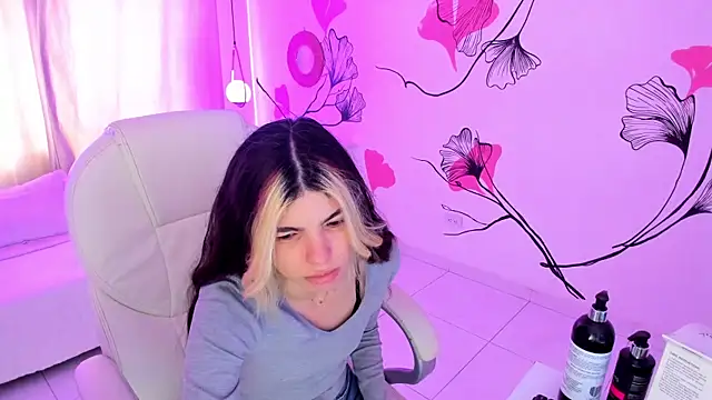 Isabela Fiorelli online show from November 10, 2025, 12:37 pm