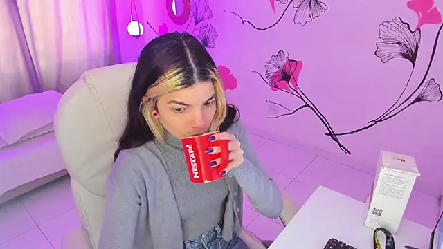 Isabela Fiorelli online show from November 21, 2025, 1:32 pm