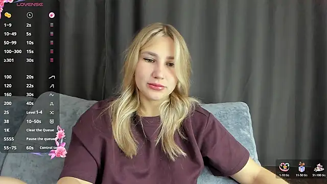 Snapshot of And1sa chatting on October 21, 2025, 8:37 am And1sa online show from October 21, 2025, 8:37 am