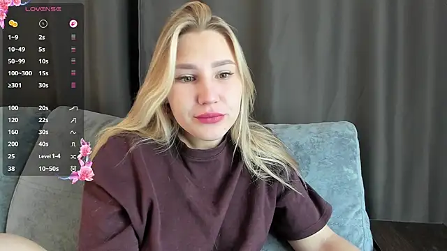 Snapshot of And1sa chatting on November 10, 2025, 8:57 am And1sa online show from November 10, 2025, 8:57 am