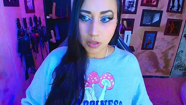 cherryy bombshelll online show from November 2, 2025, 8:33 pm