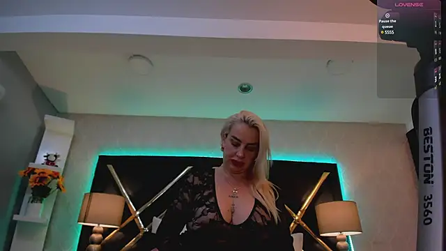 Snapshot of SophieWinsloow chatting on March 8, 2025, 1:36 pm SophieWinsloow online show from March 8, 2025, 1:36 pm