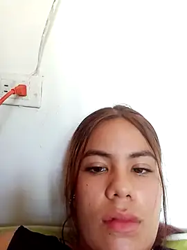 Snapshot of EsperanzaAndJey chatting on October 18, 2025, 7:14 pm EsperanzaAndJey online show from October 18, 2025, 7:14 pm