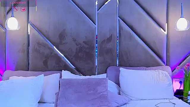 Lellie   online show from October 3, 2025, 4:15 pm