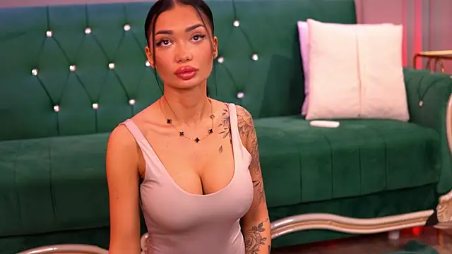 SashaFerrera online show from February 20, 2025, 6:57 pm