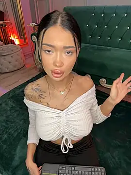 SashaFerrera online show from March 4, 2025, 9:11 pm